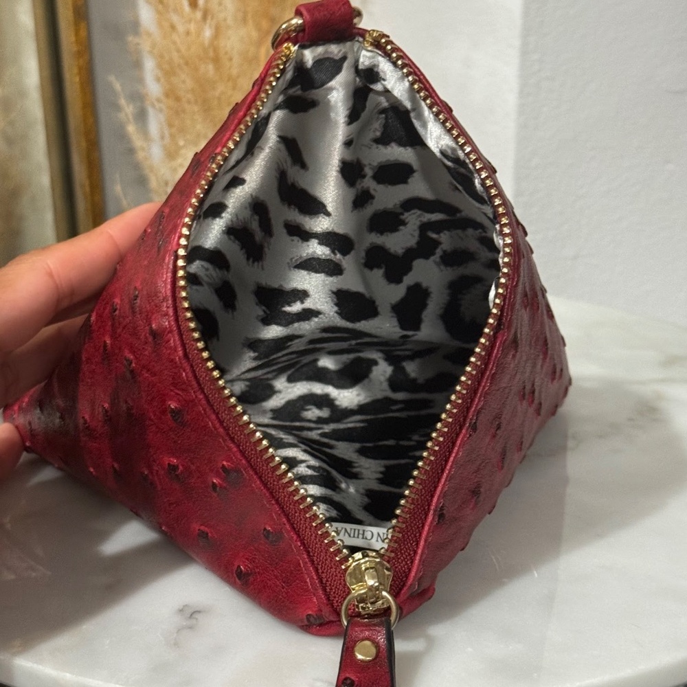 Patrizia Luca Red Ostrich Faux Leather Triangle Wristlet Clutch Handbag Purse - Picture 6 of 6